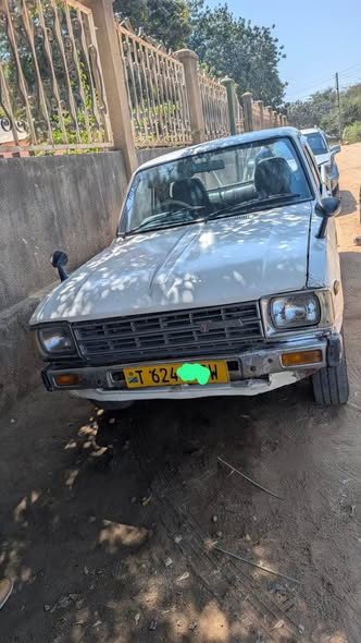 A picture of Old skul Pick up Diesel Engine 2L Inauzwa 7 5M