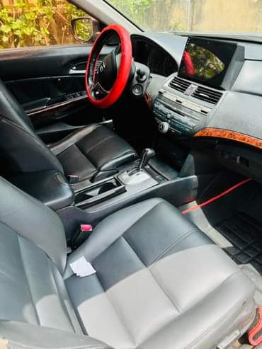 A picture of neatly used 2010 Honda Crosstour painted on first body pan