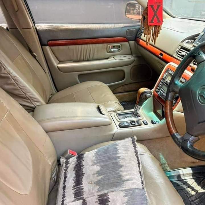A picture of 1998 Toyota Toyota progress 0702057335