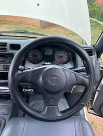 A picture of Toyota Rav4 Old