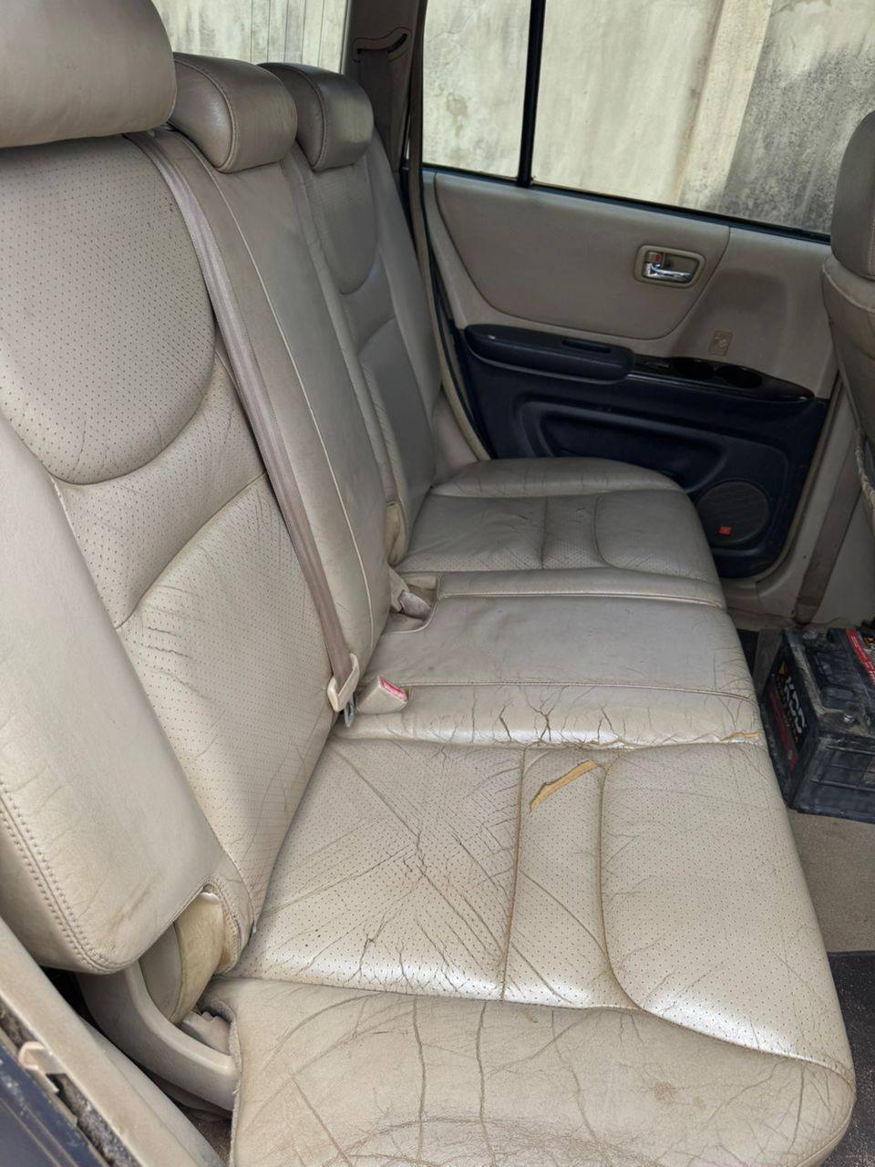 A picture of Toyota Highlander 2004 Model