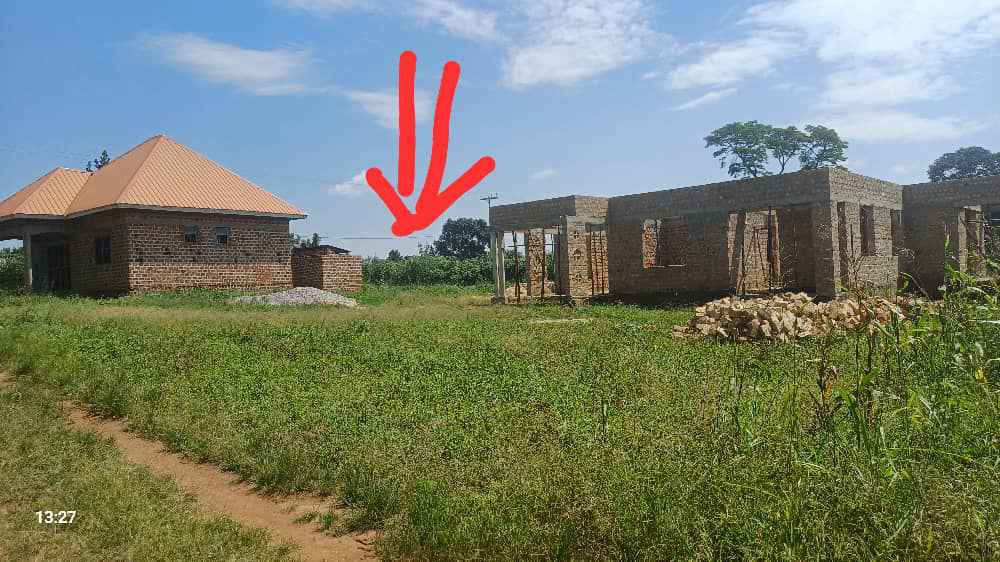 A picture of Urgent money needed now. Plot at Gombe at only 18m.