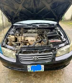 A picture of TOYOTA CAMRY 2000