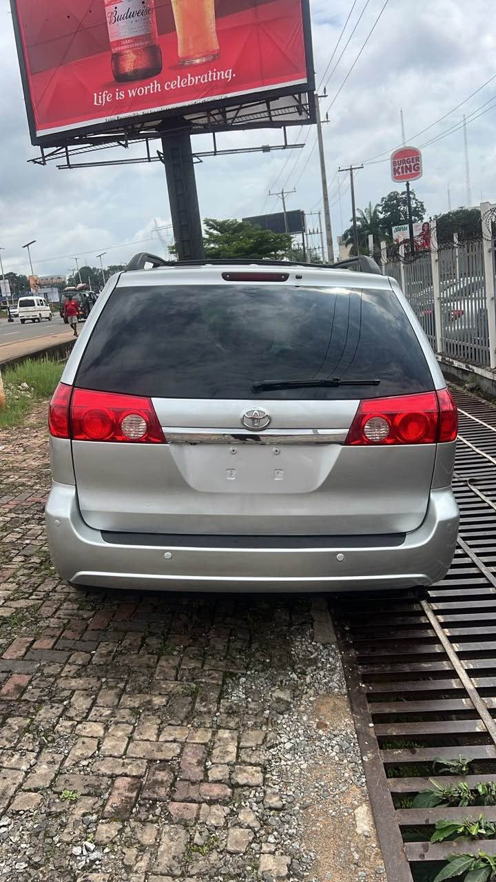 A picture of 2009 Toyota Sienna XLE