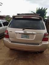 A picture of Sound toyota highlander with sound engine and smooth transmission chilling