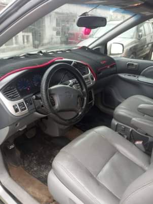 A picture of 04 Toyota Sienna 2m Location Trailer park Buyer settle 100k