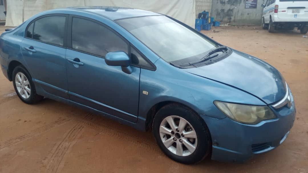 A picture of Honda civic manual 08