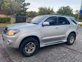 A picture of TOYOTA FORTUNER