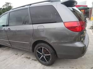 A picture of Takas Motors 07060931241 Pure first body Sienna 2006 model Belgium