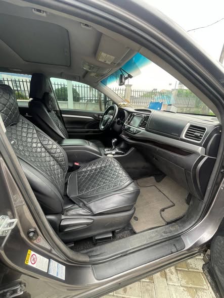 A picture of Toyota highlander 2016
