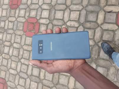 A picture of Samsung note 8