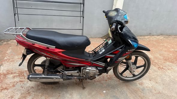 A picture of Haojue Lucky Ladies Bike 2 helmets included
