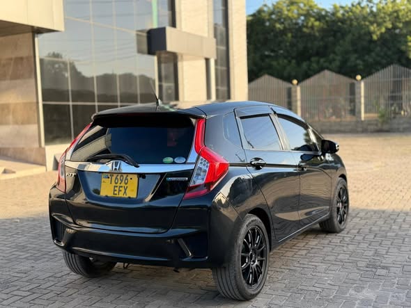 A picture of HONDA FIT HYBRID BEI 13 8MILLION ENGINE CC1400 FULL AC