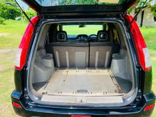 A picture of Nissan x trail