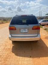 A picture of 2000 Toyota Seinna