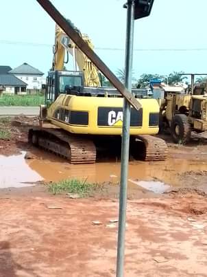 A picture of 325D excavator available for sale asking price 65million tokubo grade
