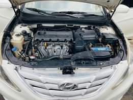 A picture of 2013 Hyundai sonata key entry Panaromic roof nice and clean
