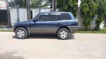 A picture of Toyota RAV4 old