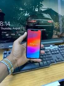 A picture of iPhone 11pro simu ina network imetoka USA 