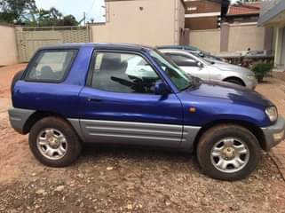 A picture of 2000 Toyota RAV4