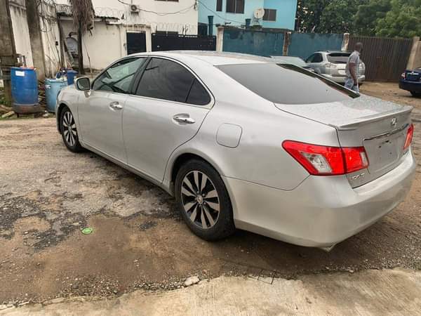 A picture of Lexus ES350 2007 model Clean and shape Contact call or