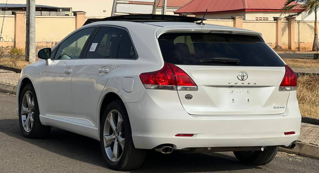A picture of Two units of Toyota Venza each going for price 18