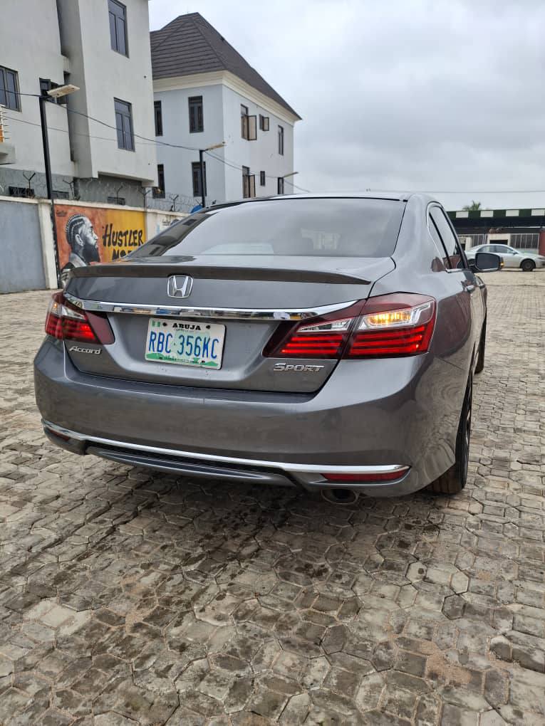 A picture of HONDA ACCORD 2017