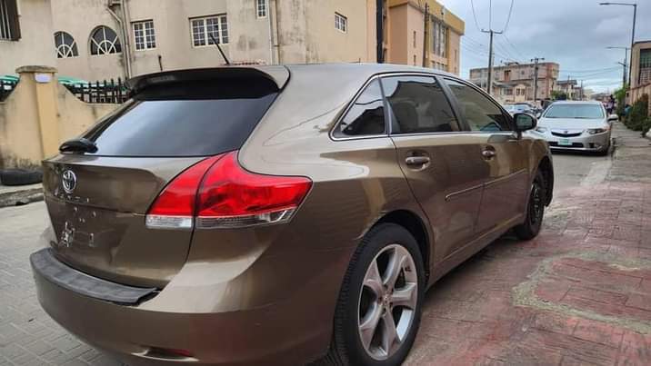 A picture of Toyota Venza 2011 model registered tokumbo standard sound engine and