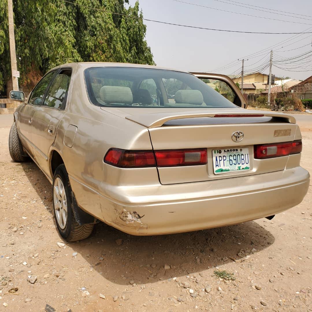 A picture of Toyota Camry pencil light