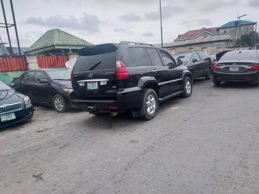 A picture of Clean GX 470 Lexus jeep 2010 model