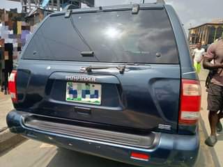 A picture of Nissan Pathfinder 03