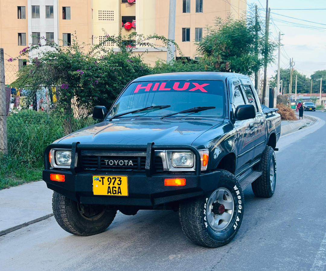 A picture of HILUX 2 8 0672210608