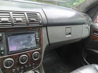 A picture of Mercedes Benz ml 350 2004 model