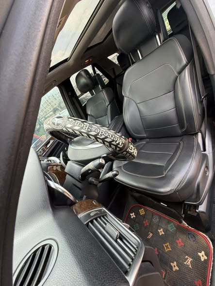 A picture of Mercedes Benz Glk350