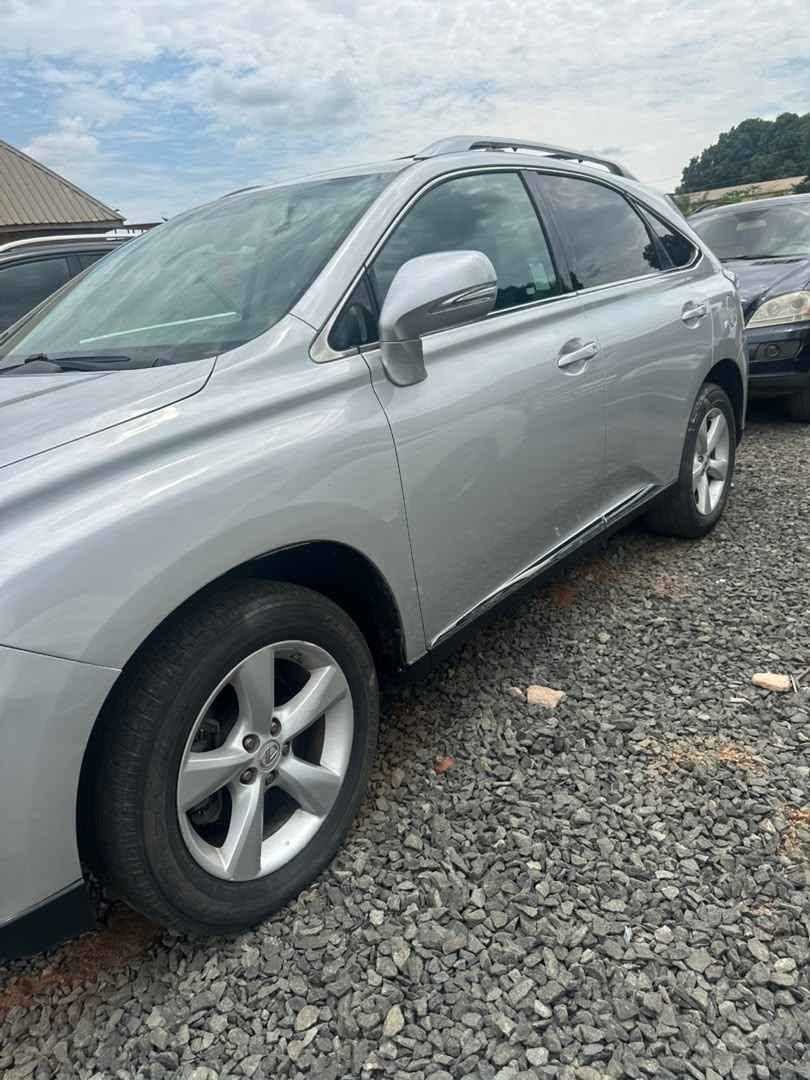 A picture of Lexus RX350
