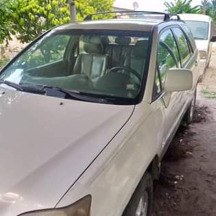 A picture of Lexus Rx 300