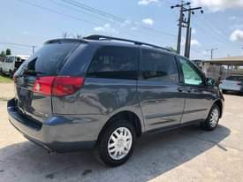 A picture of 2006 TOYOTA 06 sienna