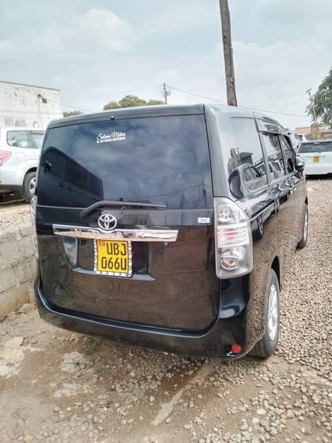 A picture of 2008 Toyota Noah 5000