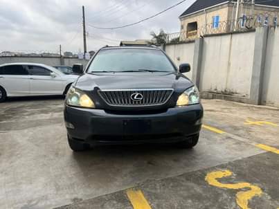 A picture of REGISTERED first body Rx330 2006 PRICE 8 7M Not negotiable