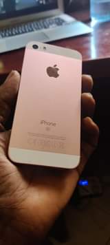 A picture of iPhone SE 64gb