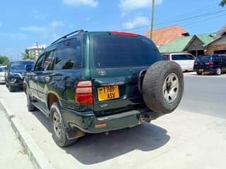 A picture of Land Cruiser VX Inauzwa Bei 17 8Milion Karibu SANA