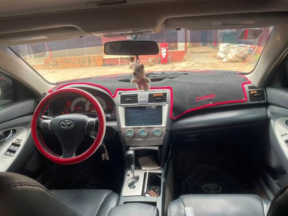 A picture of TOYOTA CAMRY 2009