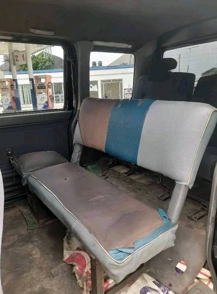 A picture of Hijet hummer Mini bus For sale NOTE DOUBLE CARM 4