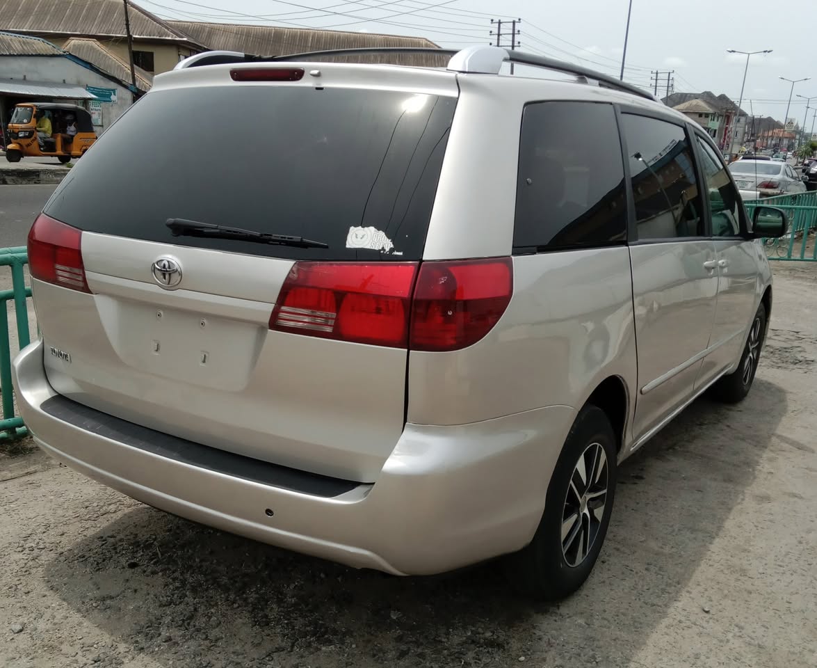A picture of Toyota Sienna