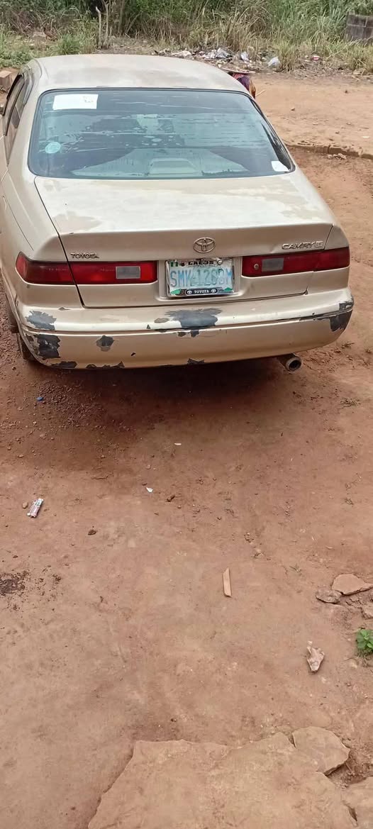 A picture of Toyota camry pencil light