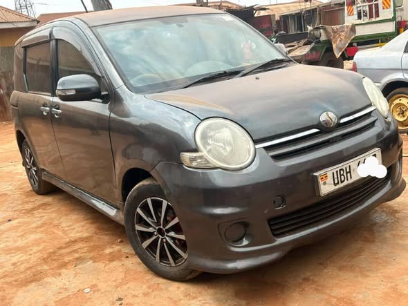 A picture of TOYOTA SIENTER