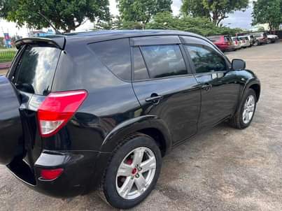 A picture of Toyota rav 4