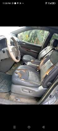 A picture of Toyota sienna 2005 model first body sound engine V6 100
