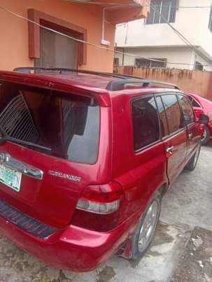A picture of Toyota Highlander 06 3 rows