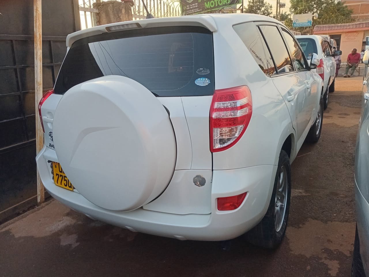 A picture of TOYOTA RAV4 2010 MODEL
